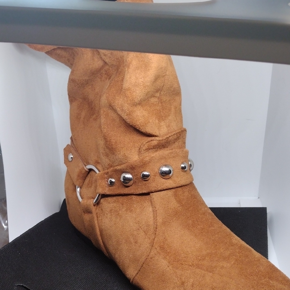 New Comjuy Brown Suede Boots with Silver Studs – Size 8, NIB - Picture 2 of 5
